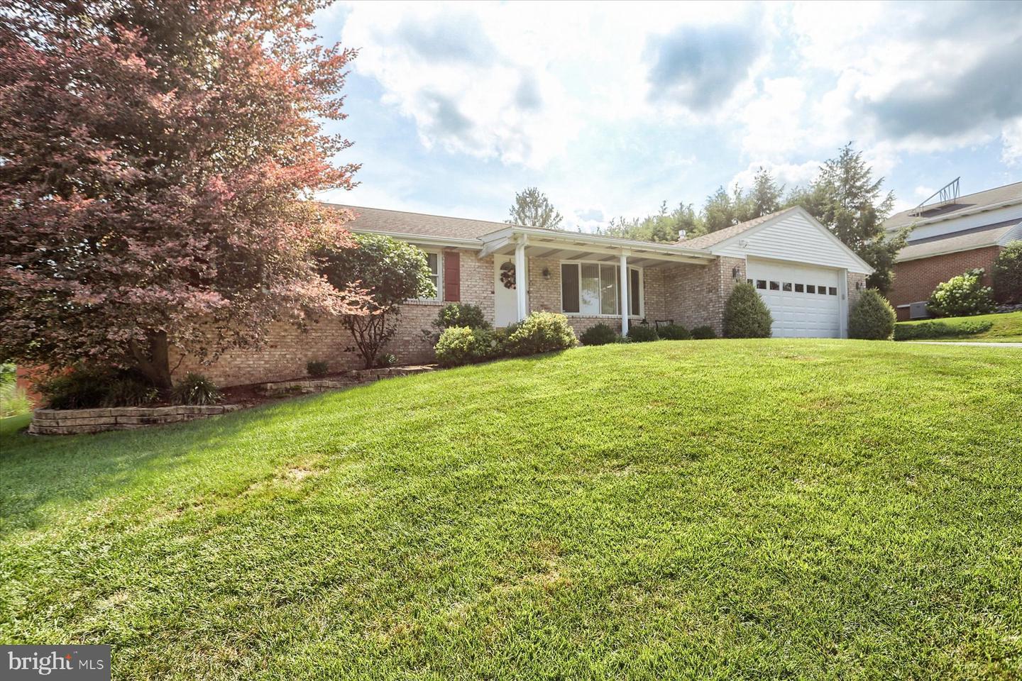 Property Photo:  1009 Copper Creek Drive  PA 17050 