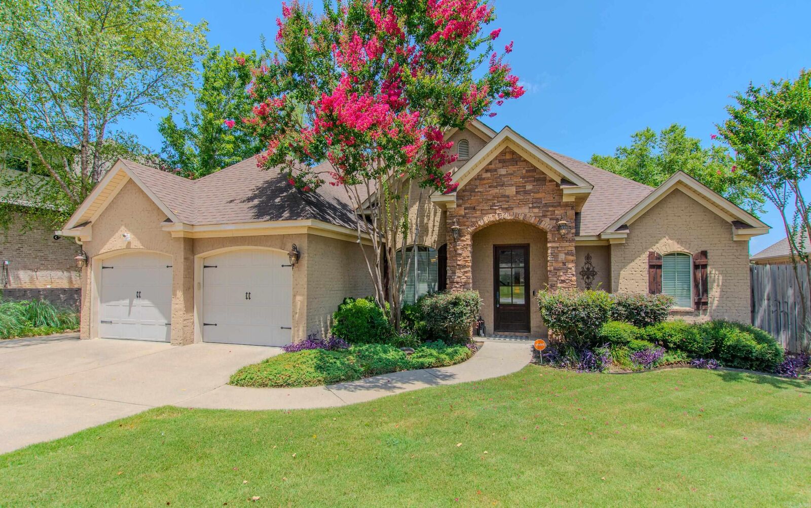Property Photo: 3611 Robinwood Circle AR 72022