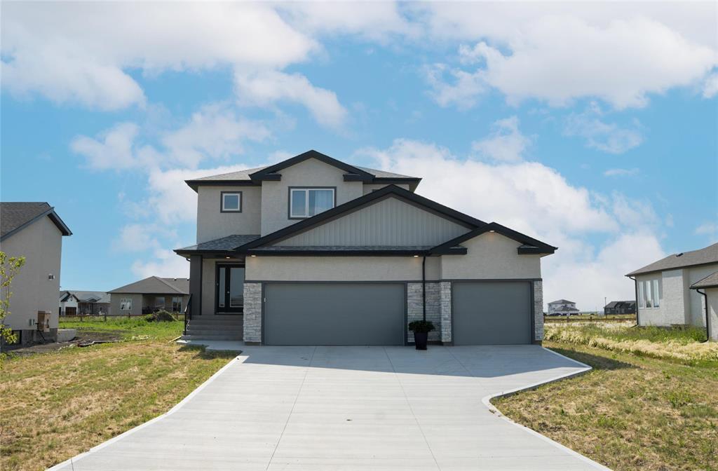 Property Photo: 136 Blackbird Way MB R5A 1H6