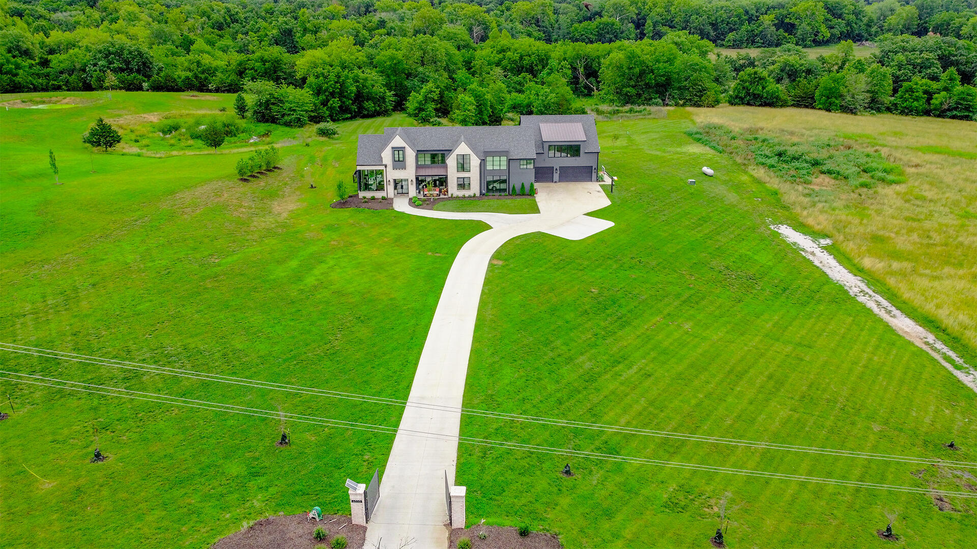 Property Photo: 6030 N Locust Grove Church Rd MO 65202