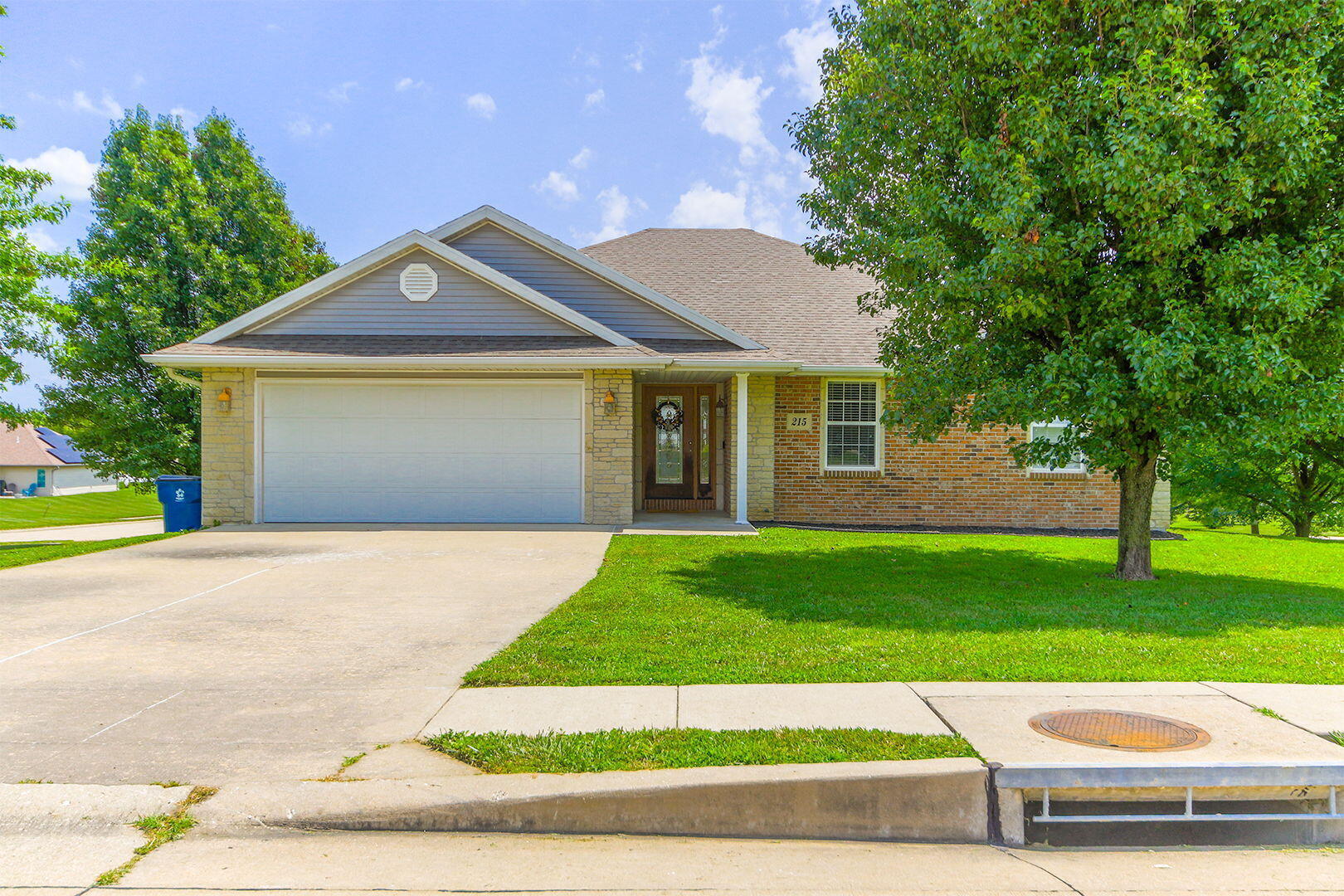 Property Photo: 215 Harwood St MO 65043