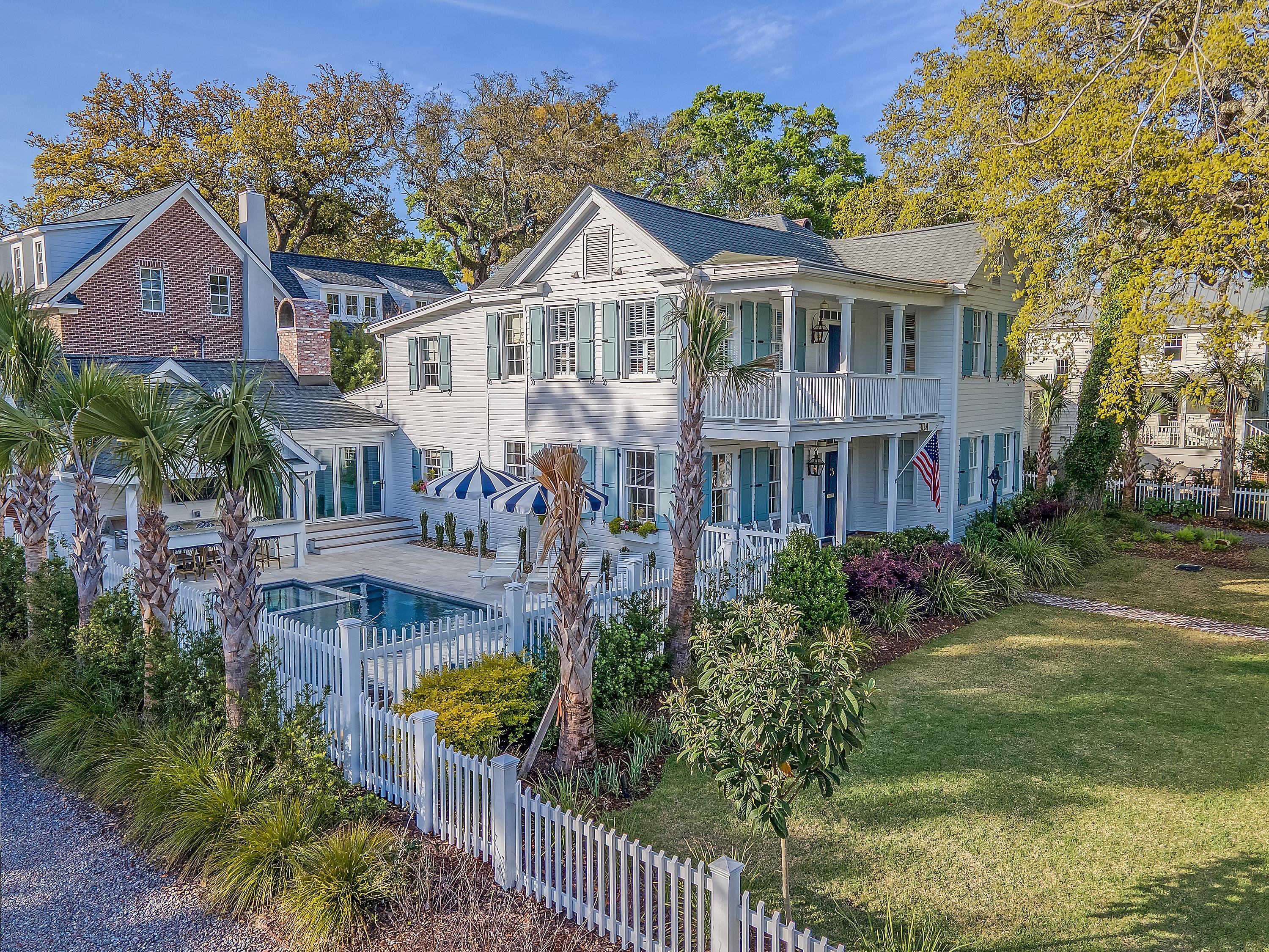 Property Photo:  304 Bank Street  SC 29464 