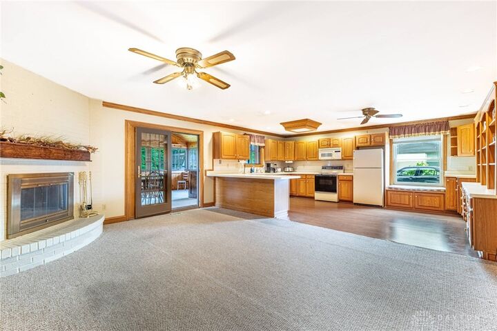 Property Photo: 1361 Penbrooke Trail OH 45459