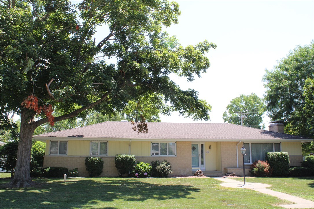 805 N Will Street  Shelbyville IL 62565 photo
