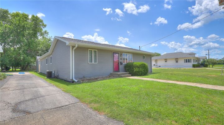 Property Photo:  1216 W Prairie Street  IL 62568 