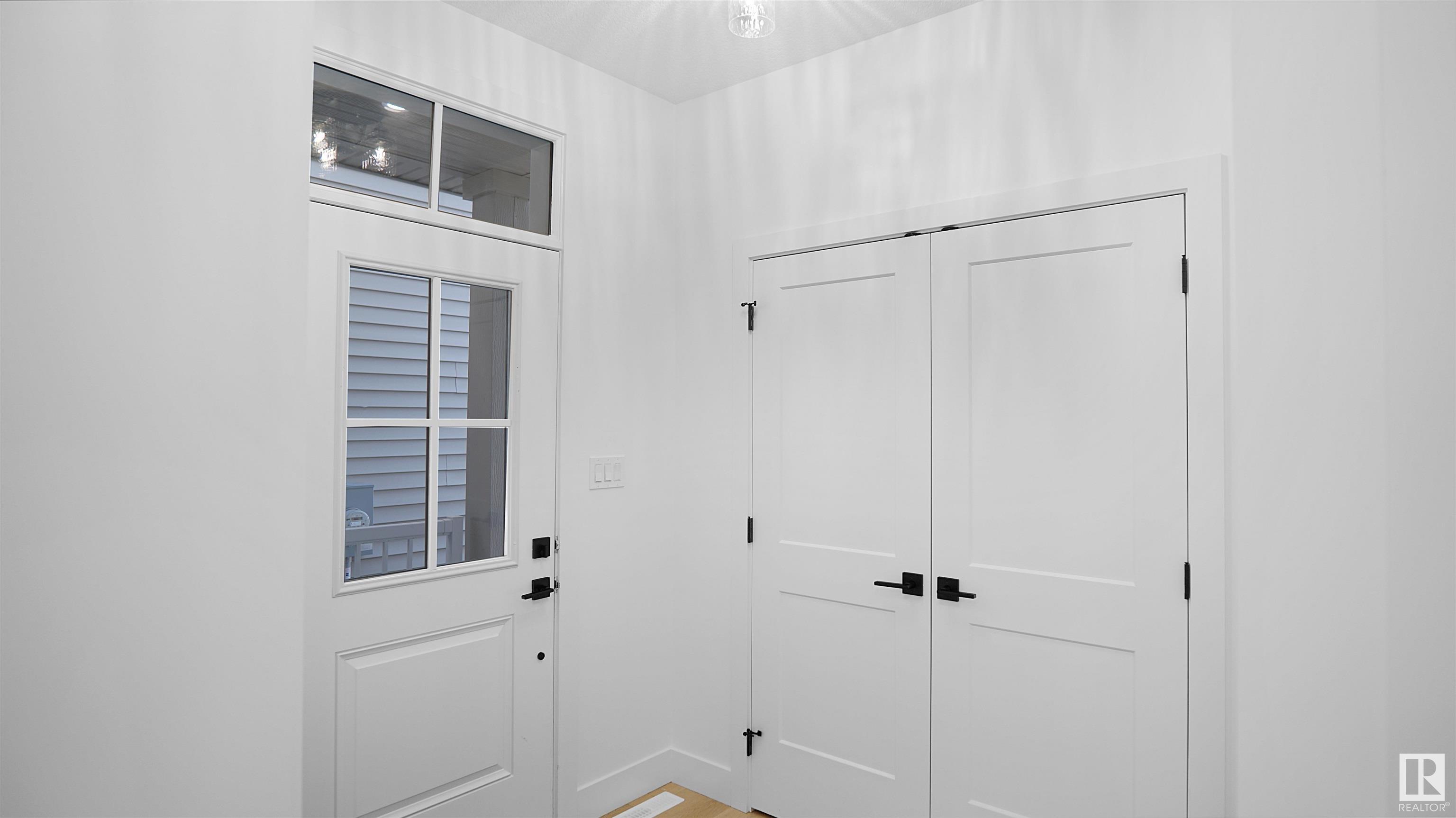 Property Photo:  711 31 Avenue NW  AB T6T 2V6 