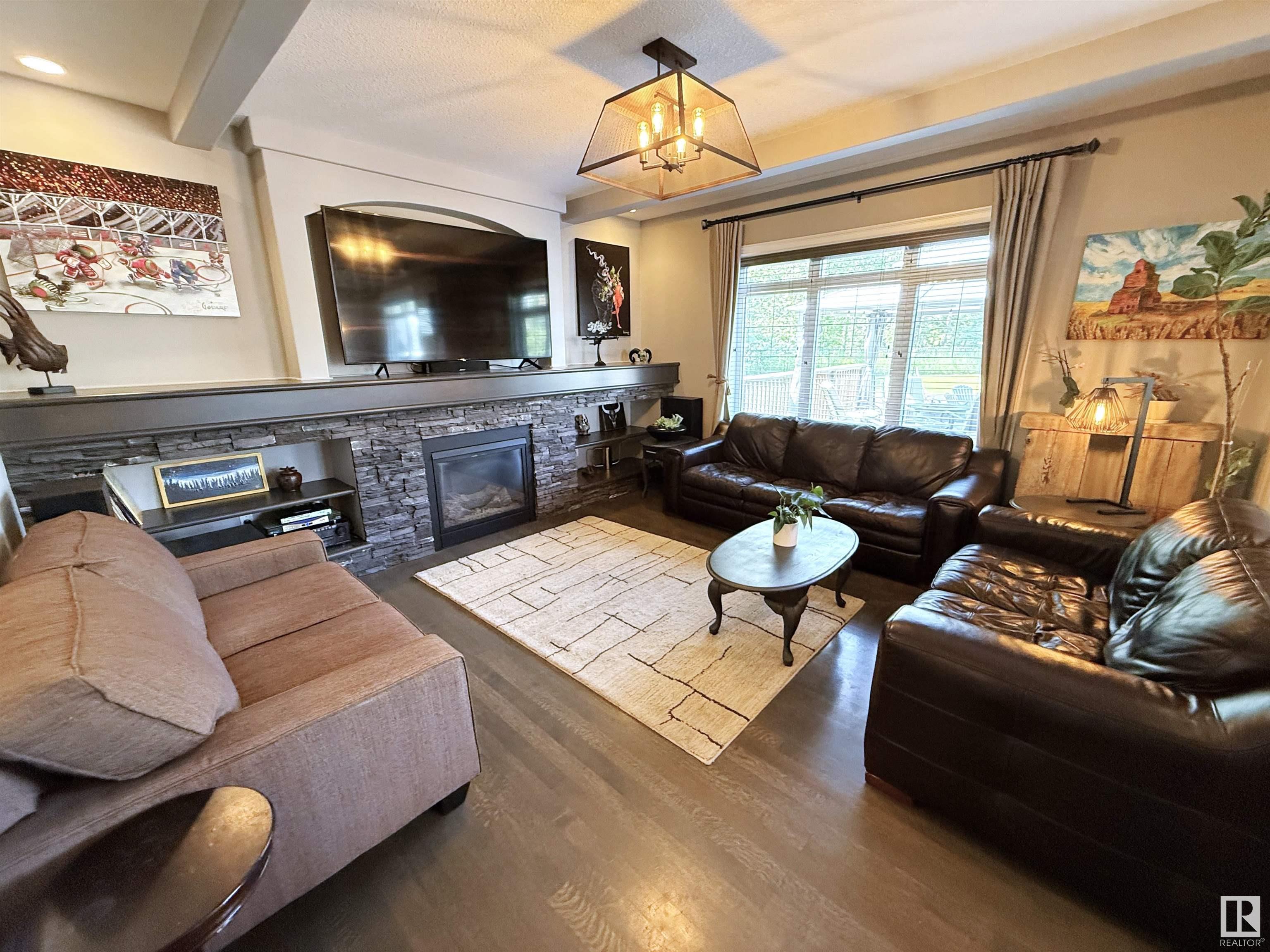Property Photo:  5616 Edworthy Court NW  AB T6M 0N7 