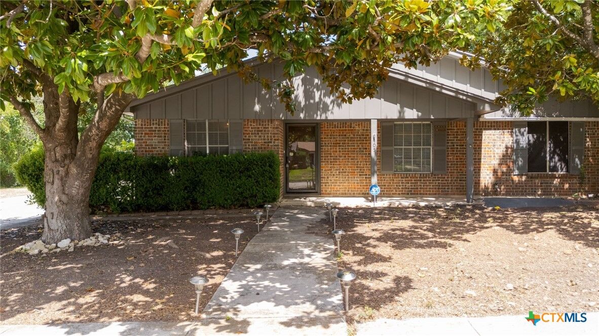 Property Photo:  405 Carothers Street  TX 76522 
