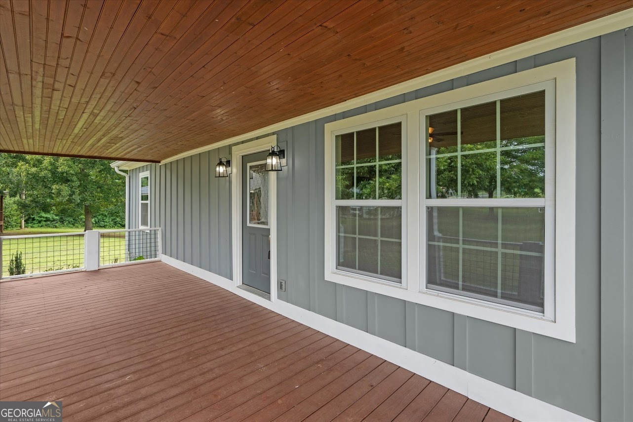 Property Photo: 605 County Road 462 AL 35960