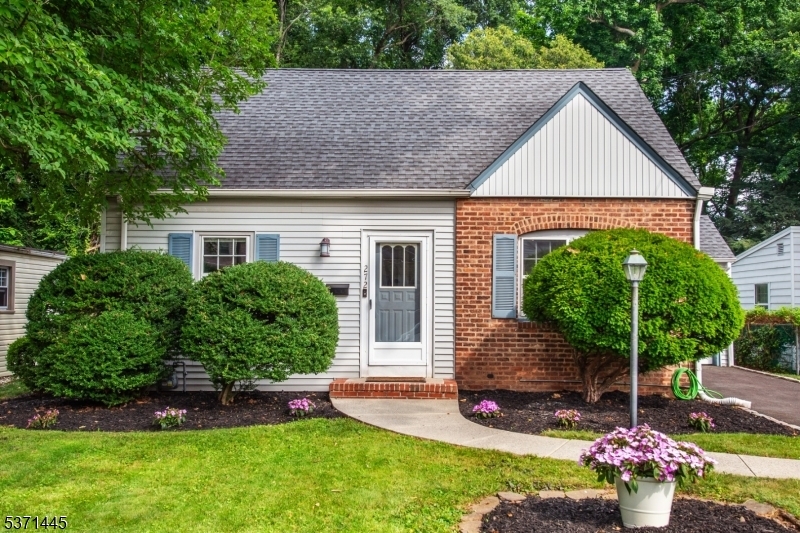 Property Photo: 272 Forest Dr NJ 07083