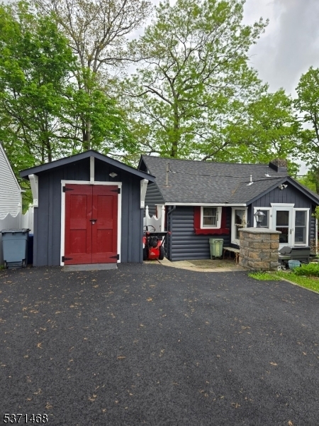 Property Photo:  10 Lenape Trl  NJ 07438 