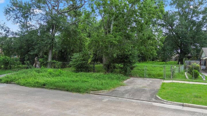 Property Photo:  6514 Bayou View Drive  TX 77091 