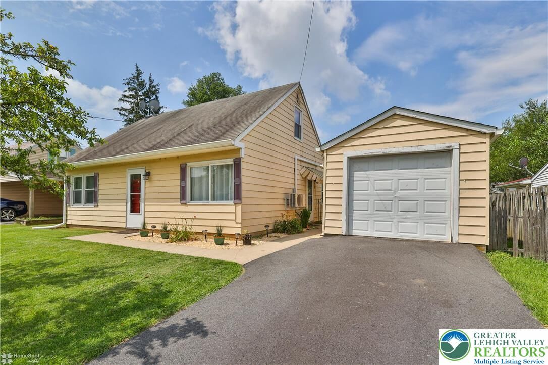 Property Photo:  1219 Whitehall Avenue  PA 18045 