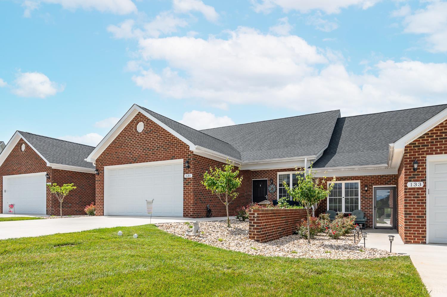 Property Photo: 131 Villa Oak Circle VA 24523