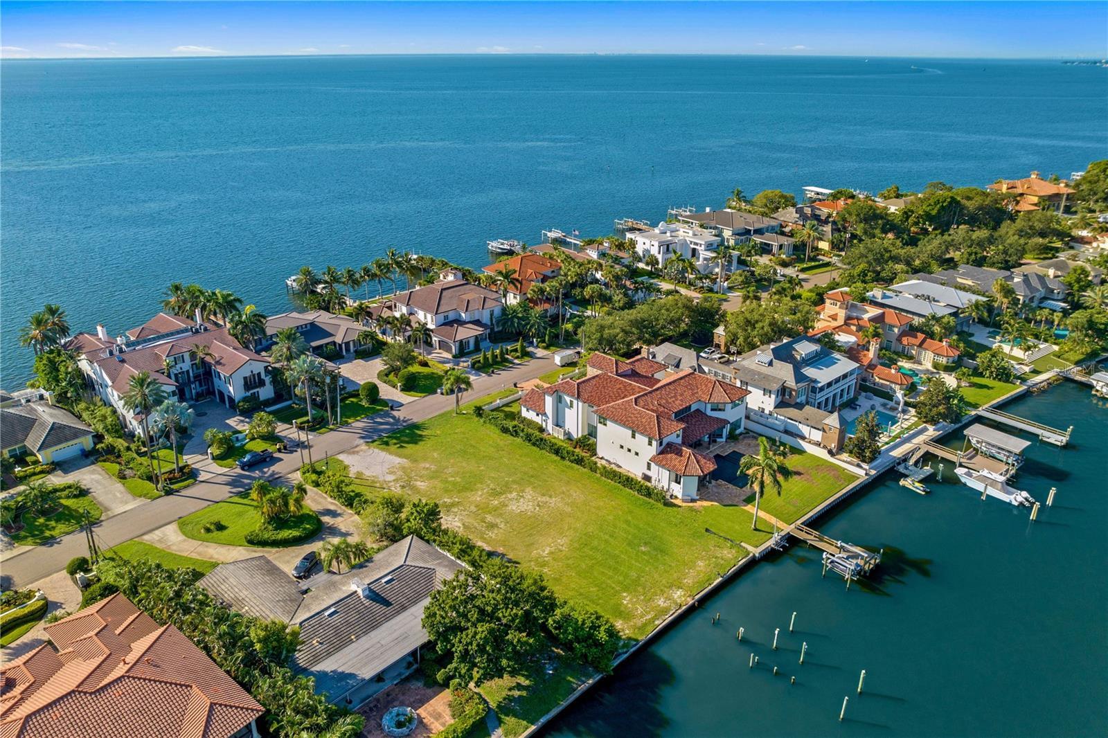 Property Photo: 1900 Brightwaters Boulevard NE FL 33704