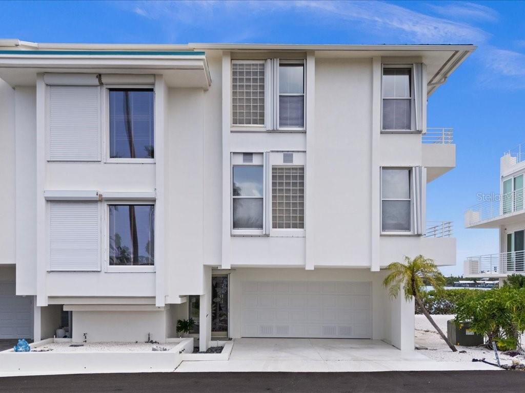 Property Photo: 8041 Bay Pointe Drive FL 34224