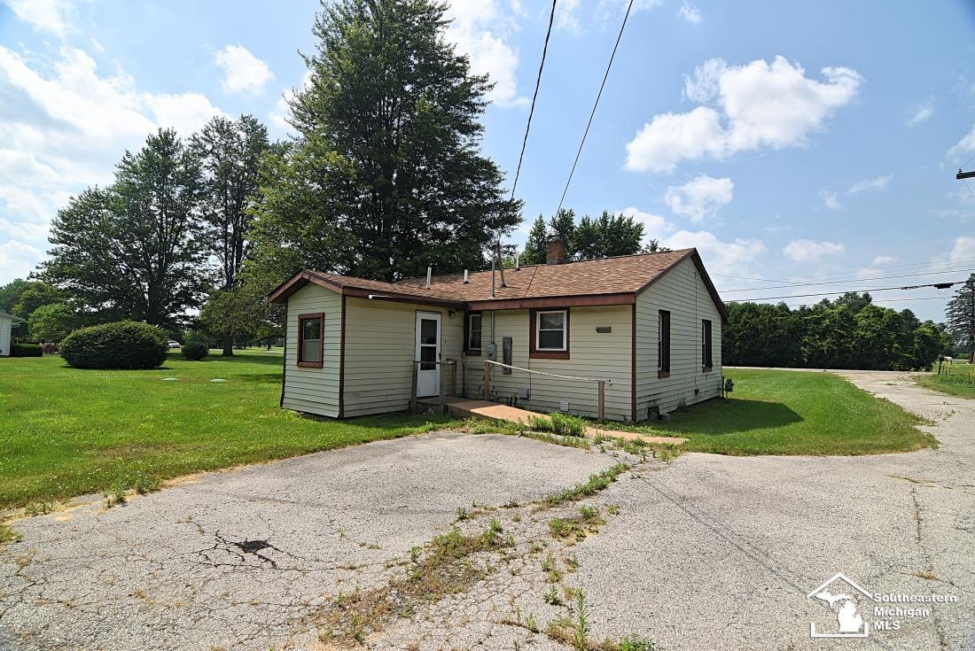 Property Photo: 13493 Dixon Road MI 48131