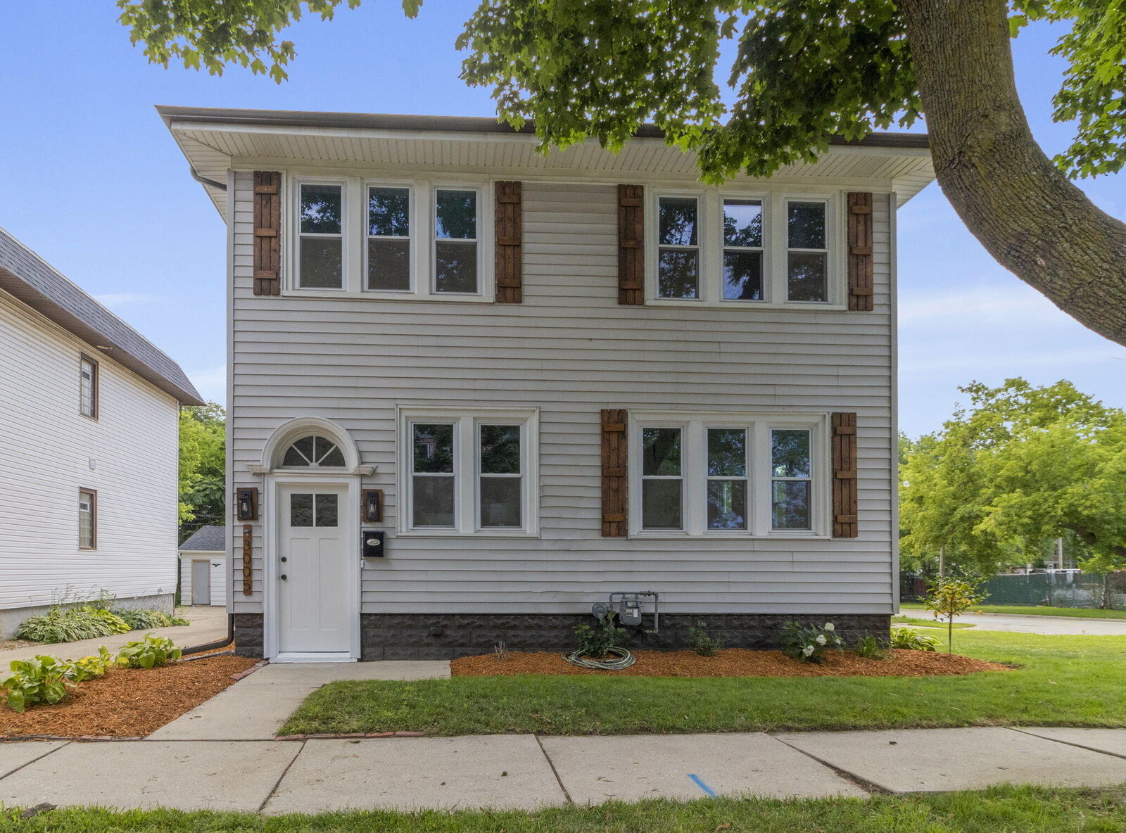 Property Photo: 3005 S Hanson Ave WI 53207