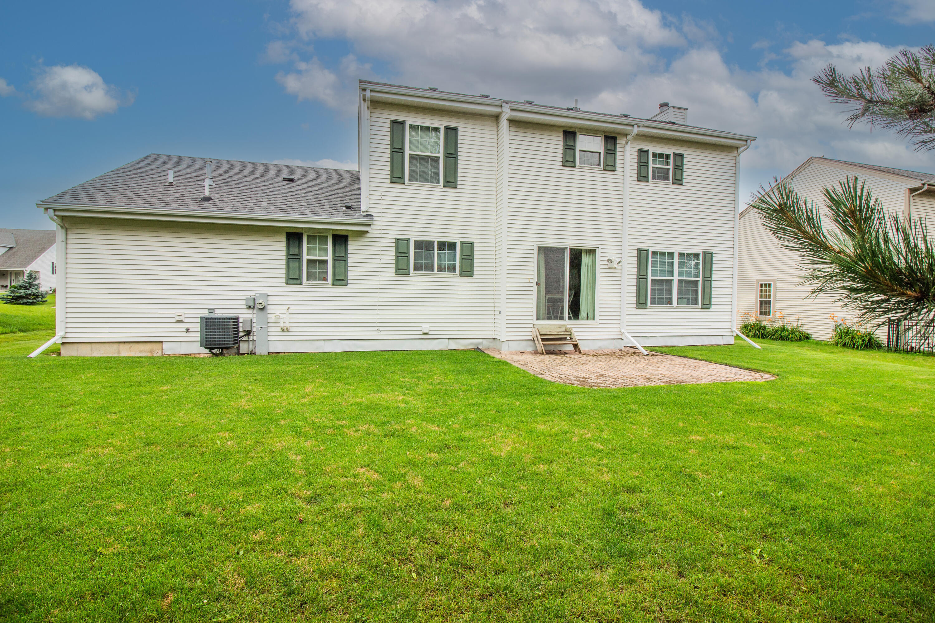 Property Photo: W143n9927 Ridgewood Ln WI 53022