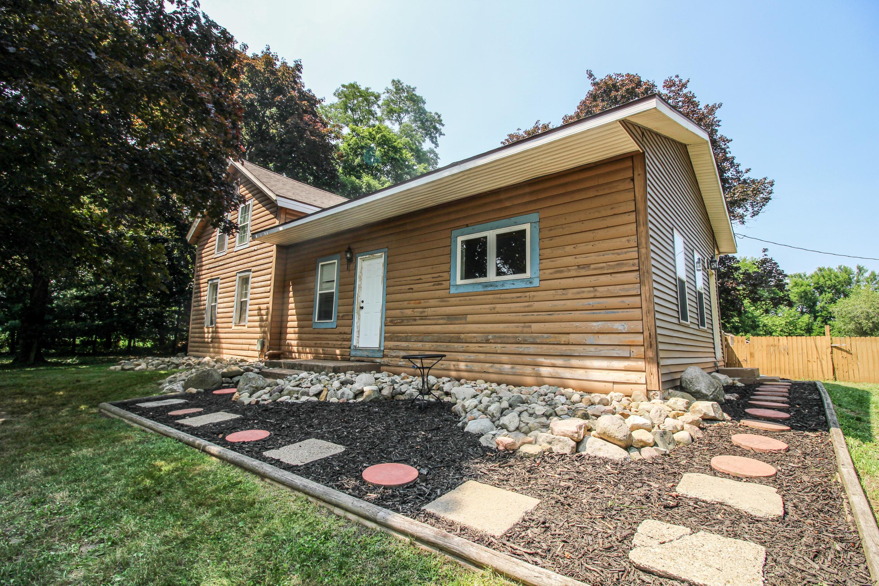 Property Photo: 11126 Shavehead Lake Street Road MI 49042