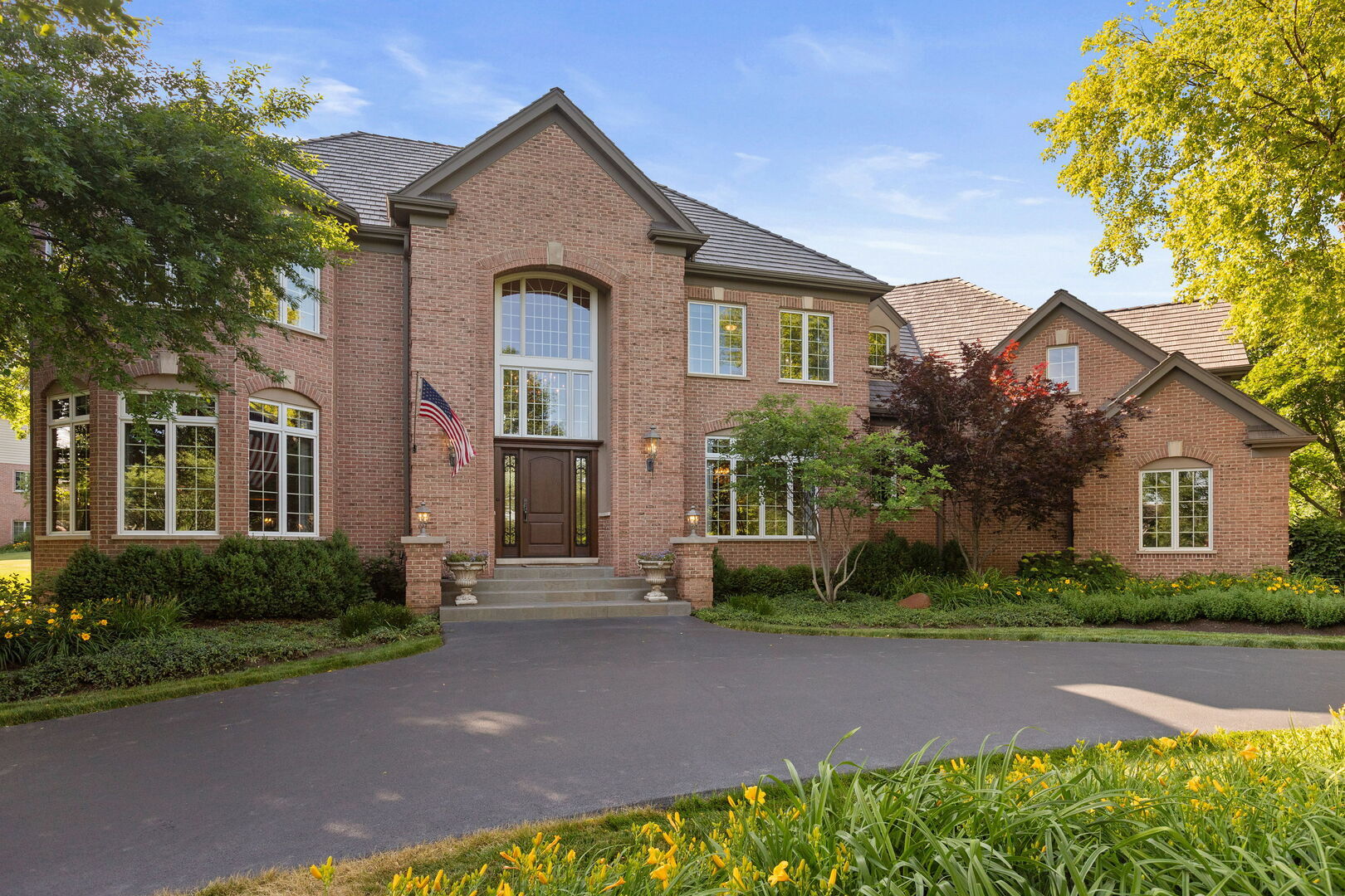 Property Photo: 110 Hillshire Drive IL 60010
