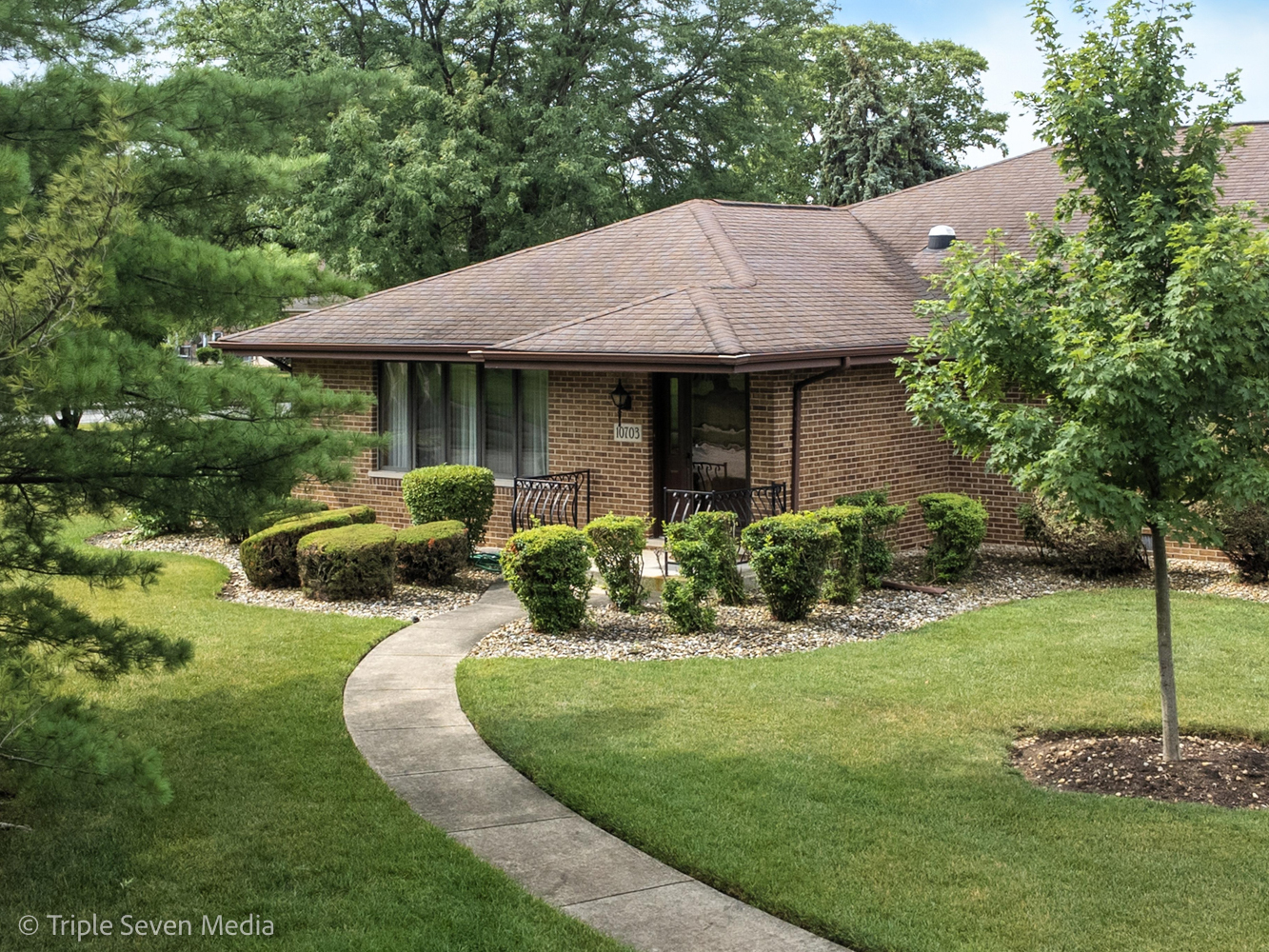 Property Photo: 10703 Kentucky Court IL 60467