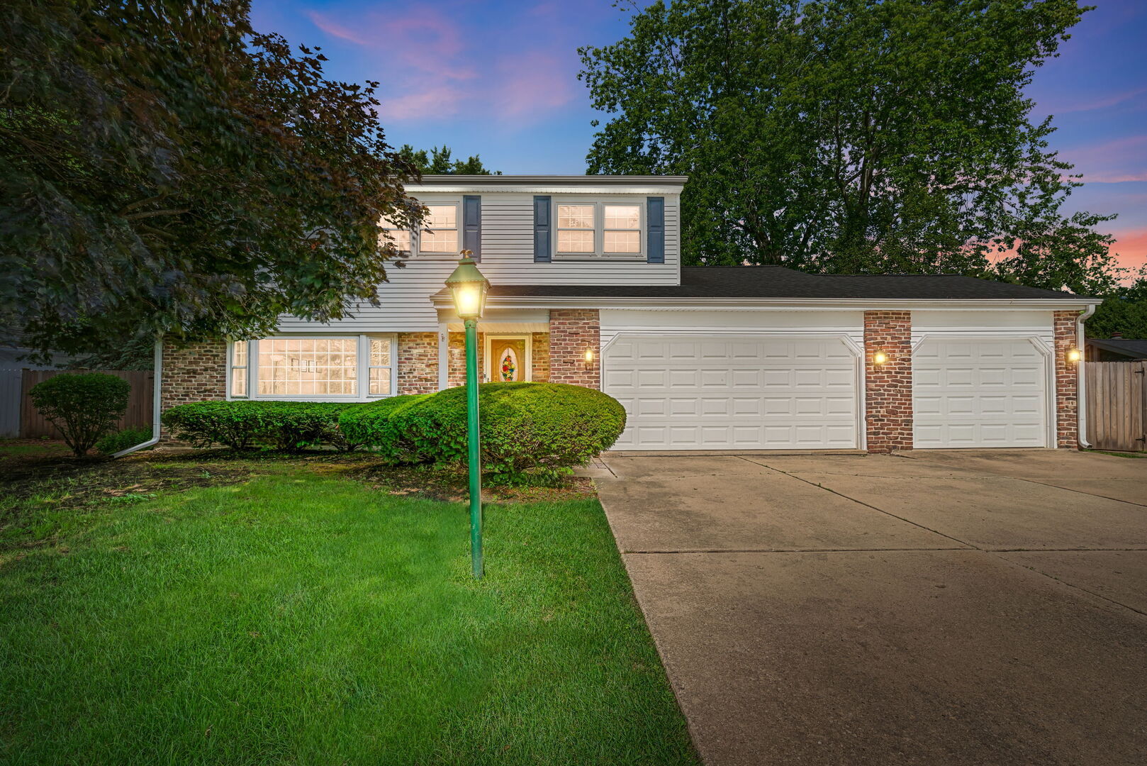 Property Photo: 2S054 Orchard Road IL 60189
