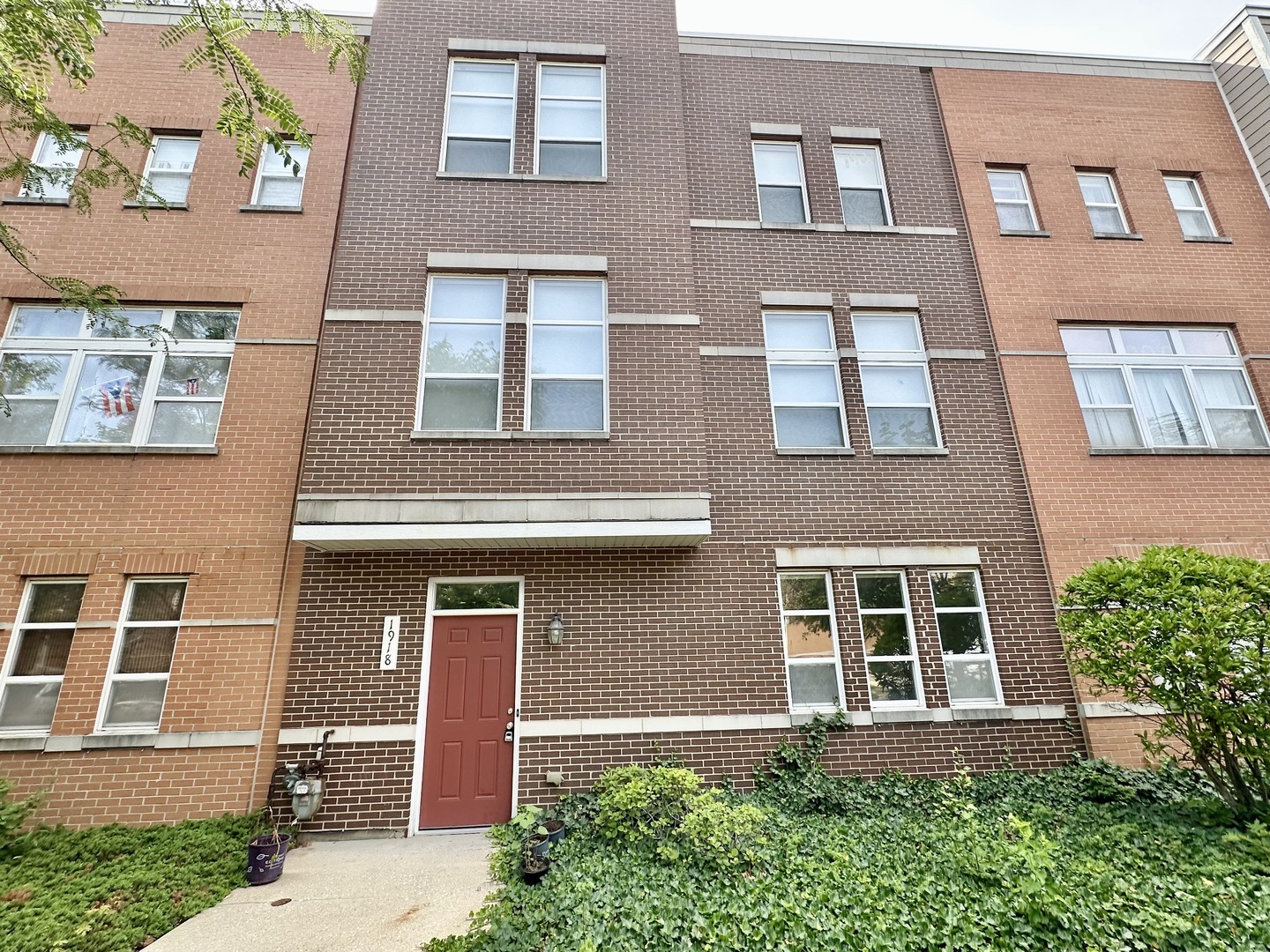 Property Photo: 1918 N Lotus Avenue IL 60639
