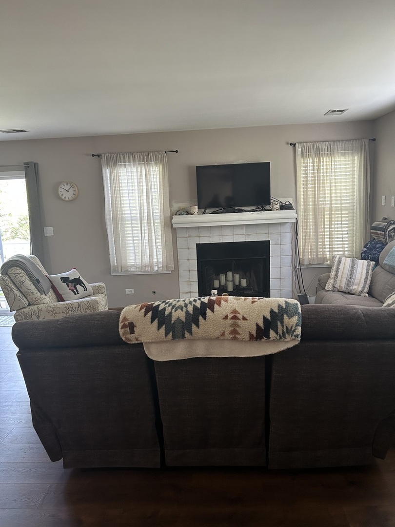 Property Photo: 250 Ashbury Lane E 250 IL 60172
