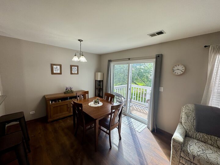 Property Photo: 250 Ashbury Lane E 250 IL 60172