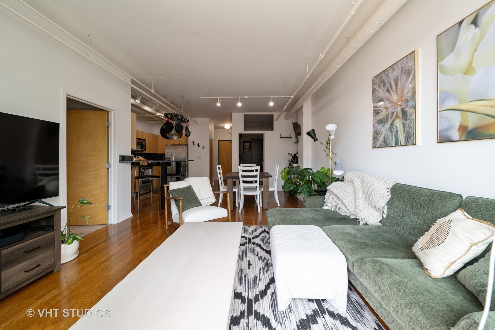 Property Photo: 700 W Van Buren Street 803 IL 60607