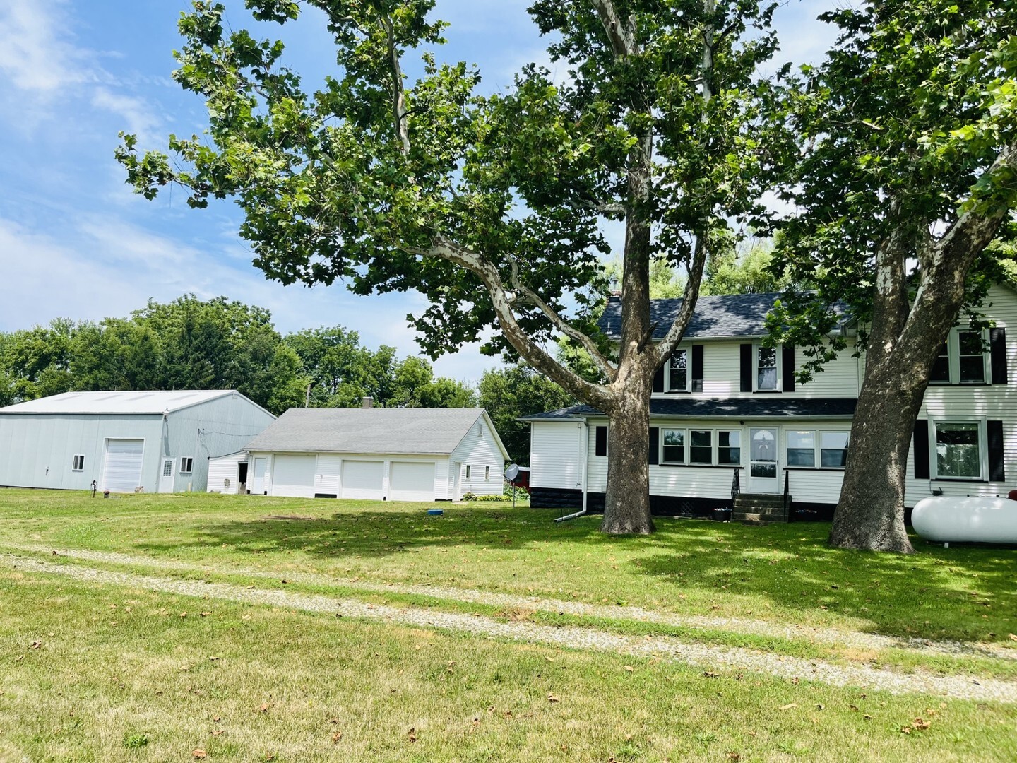 Property Photo: 24949 3200 E Street IL 61330