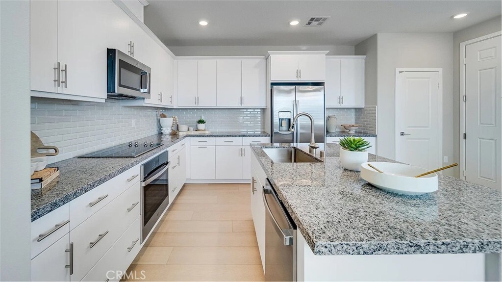 Property Photo:  2591 Cloudview Privado  CA 91761 