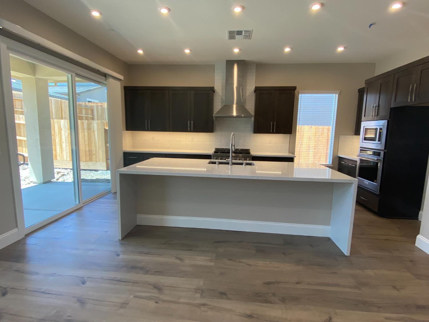 Property Photo:  6866 Saratoga Estates Drive  CA 95762 