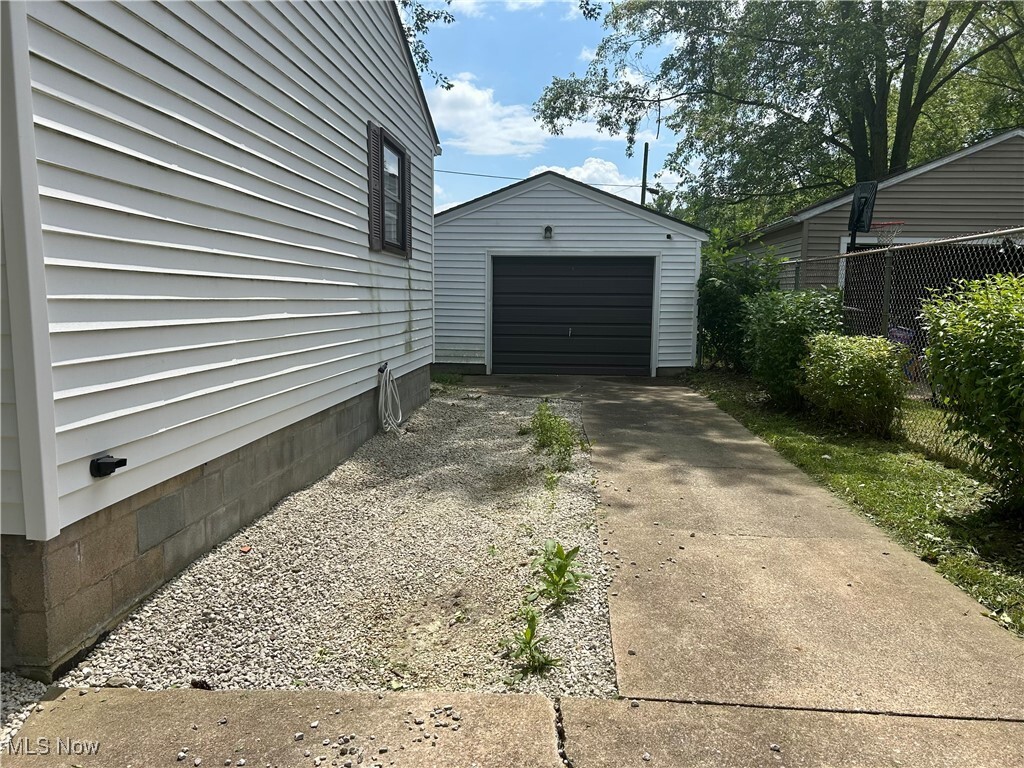 Property Photo: 1345 Autumn Drive NW OH 44485