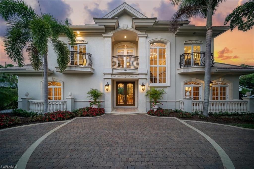 33 3rd St S  Naples FL 34102 photo