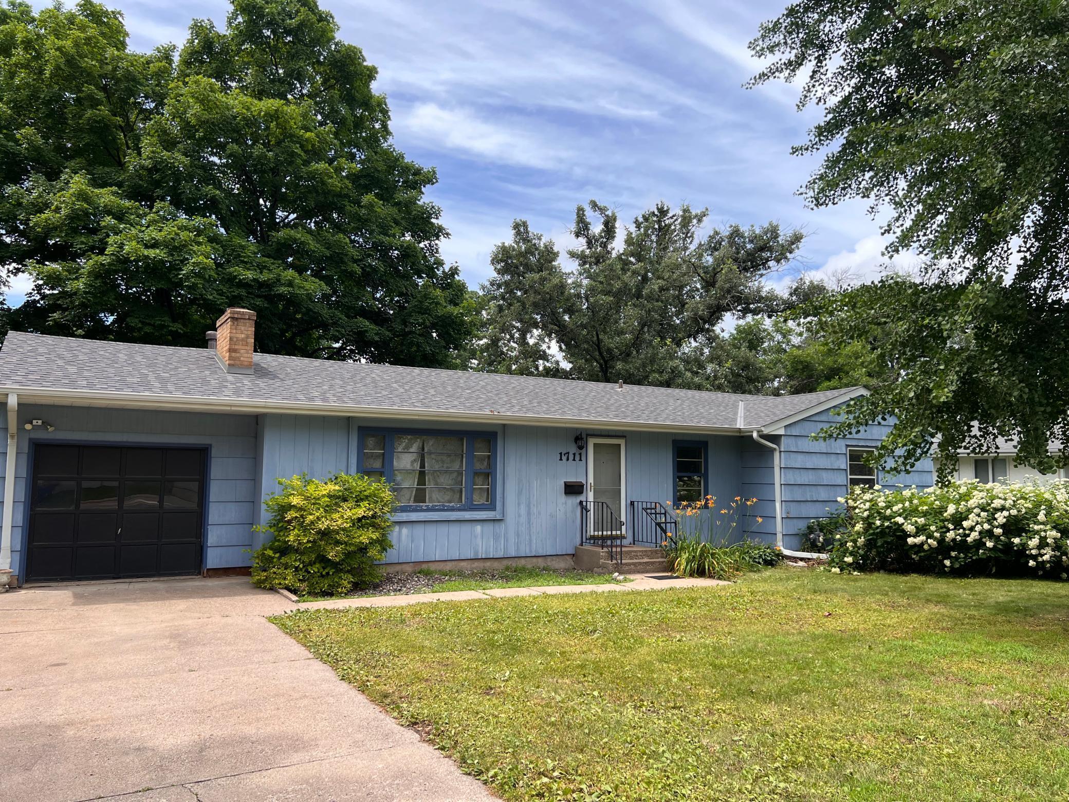 Property Photo: 1711 Winnetka Avenue N MN 55427