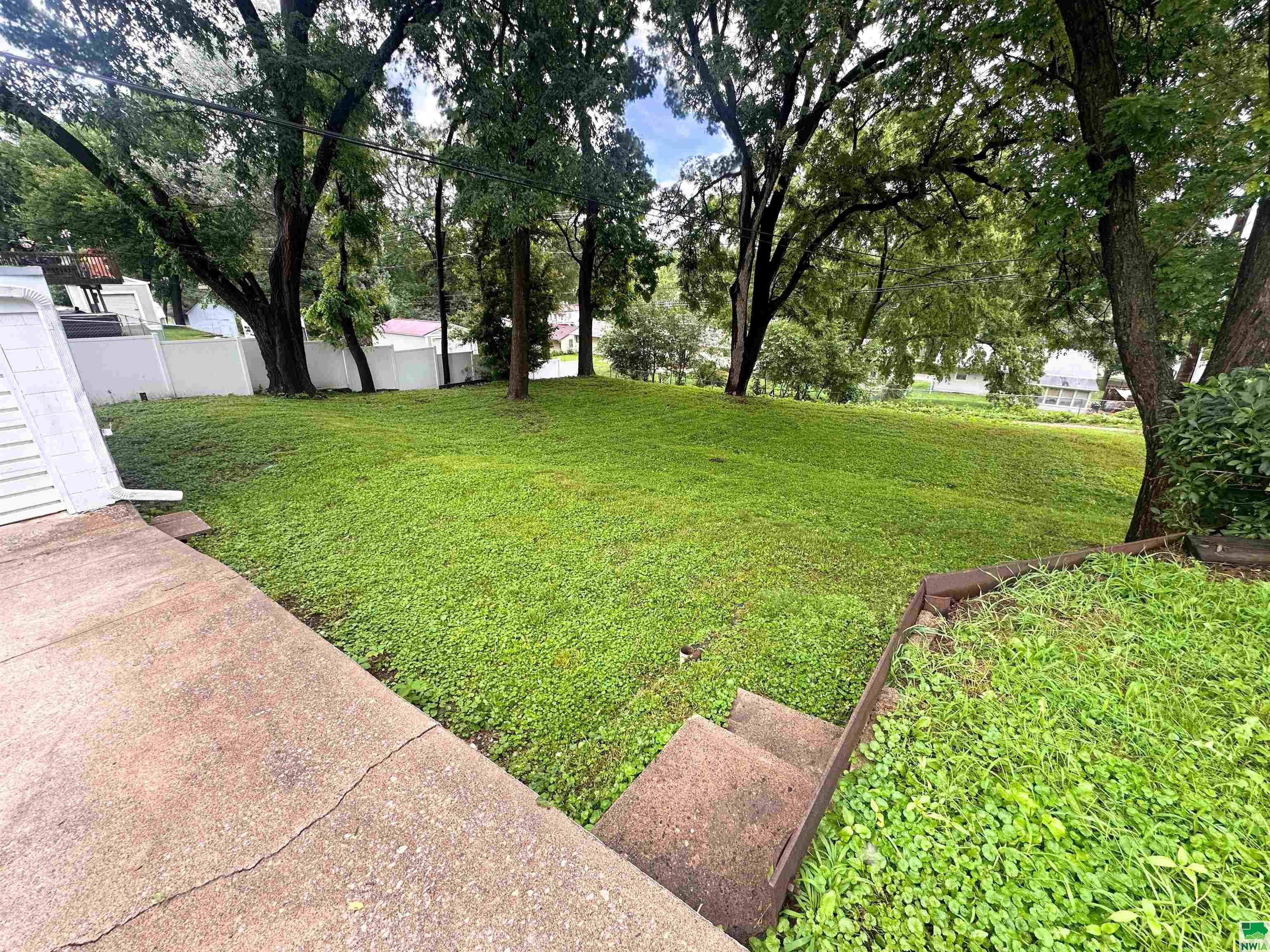 Property Photo: 2848 S Lakeport Street IA 51106