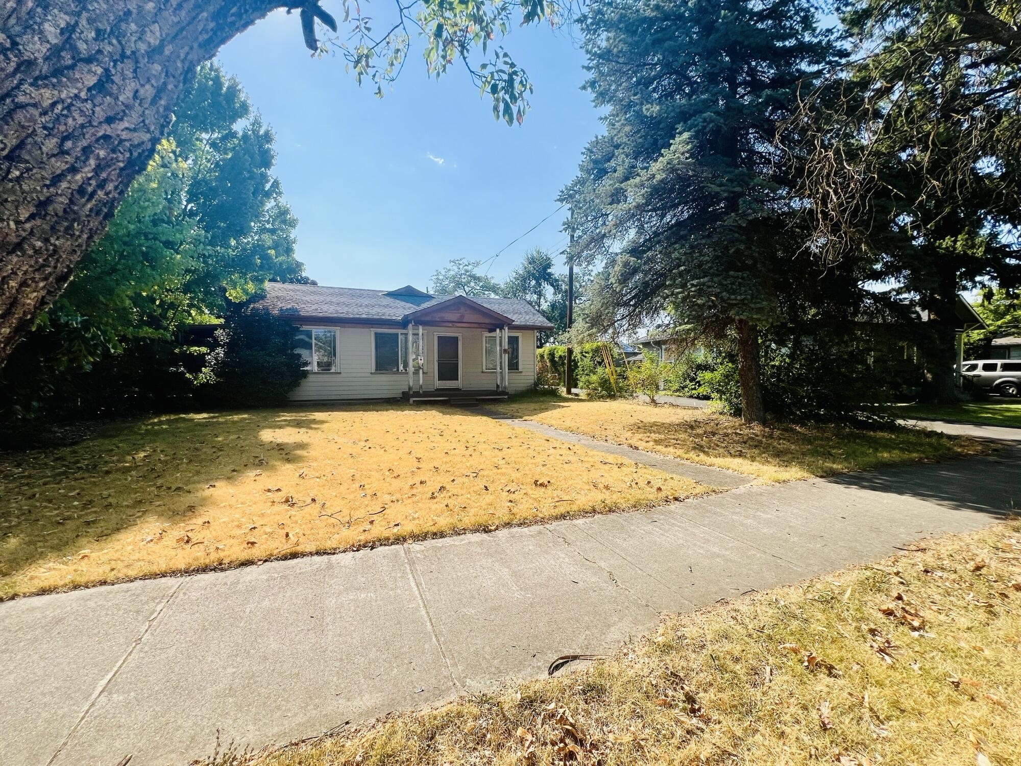 Property Photo: 512 King Street OR 97501