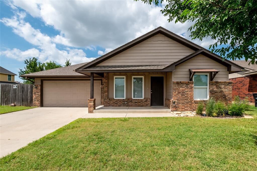 Property Photo:  621 SW 7th Street  OK 73160 