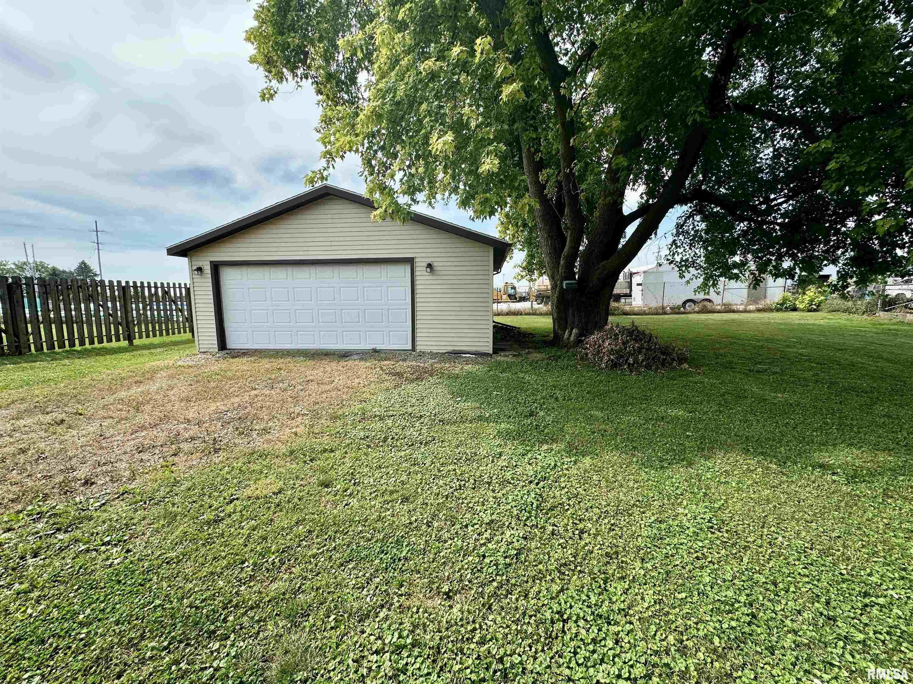 Property Photo: 308 E 1st Street IL 61733