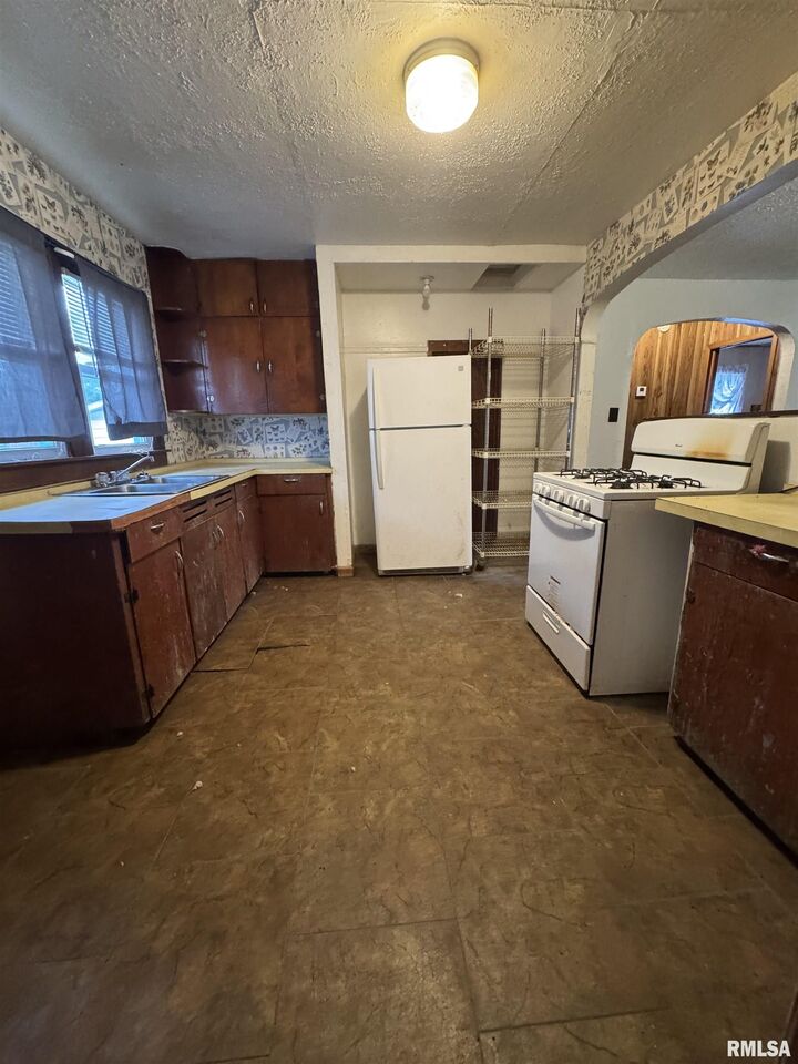 Property Photo:  605 Gragg Street  IL 62801 