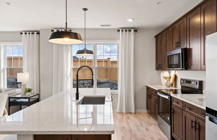 Property Photo:  6 Stratton Drive 3307  MA 01801 