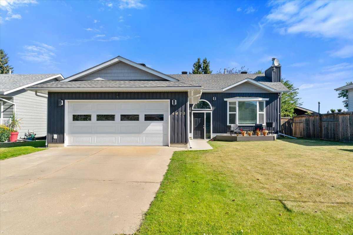 Property Photo: 4413 54 Avenue AB T0H 3N0