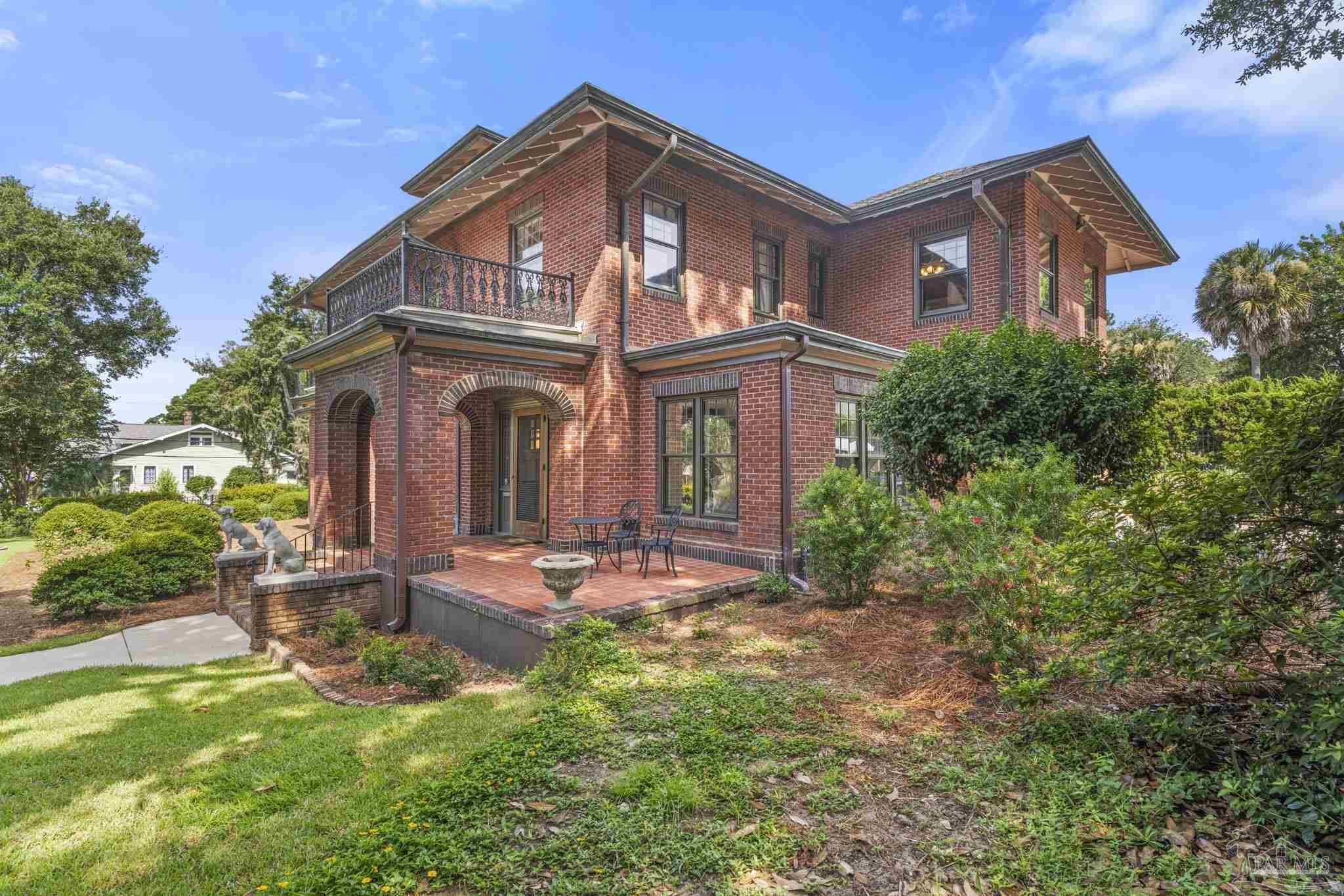 Property Photo:  312 W Gonzalez St  FL 32501 