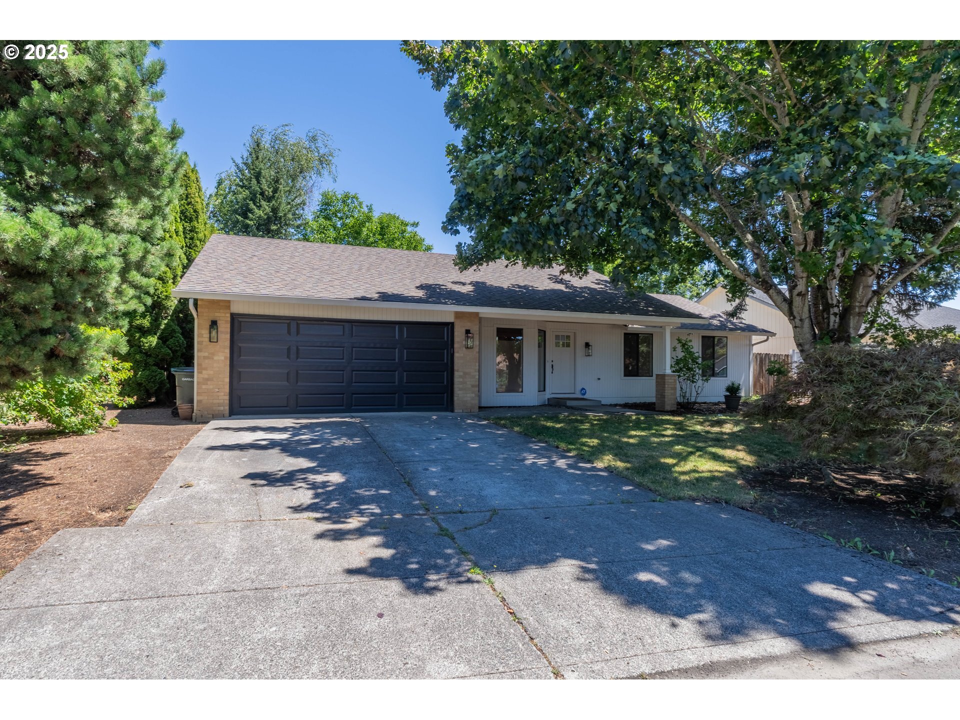 Property Photo: 10405 NW 24th Ave WA 98685