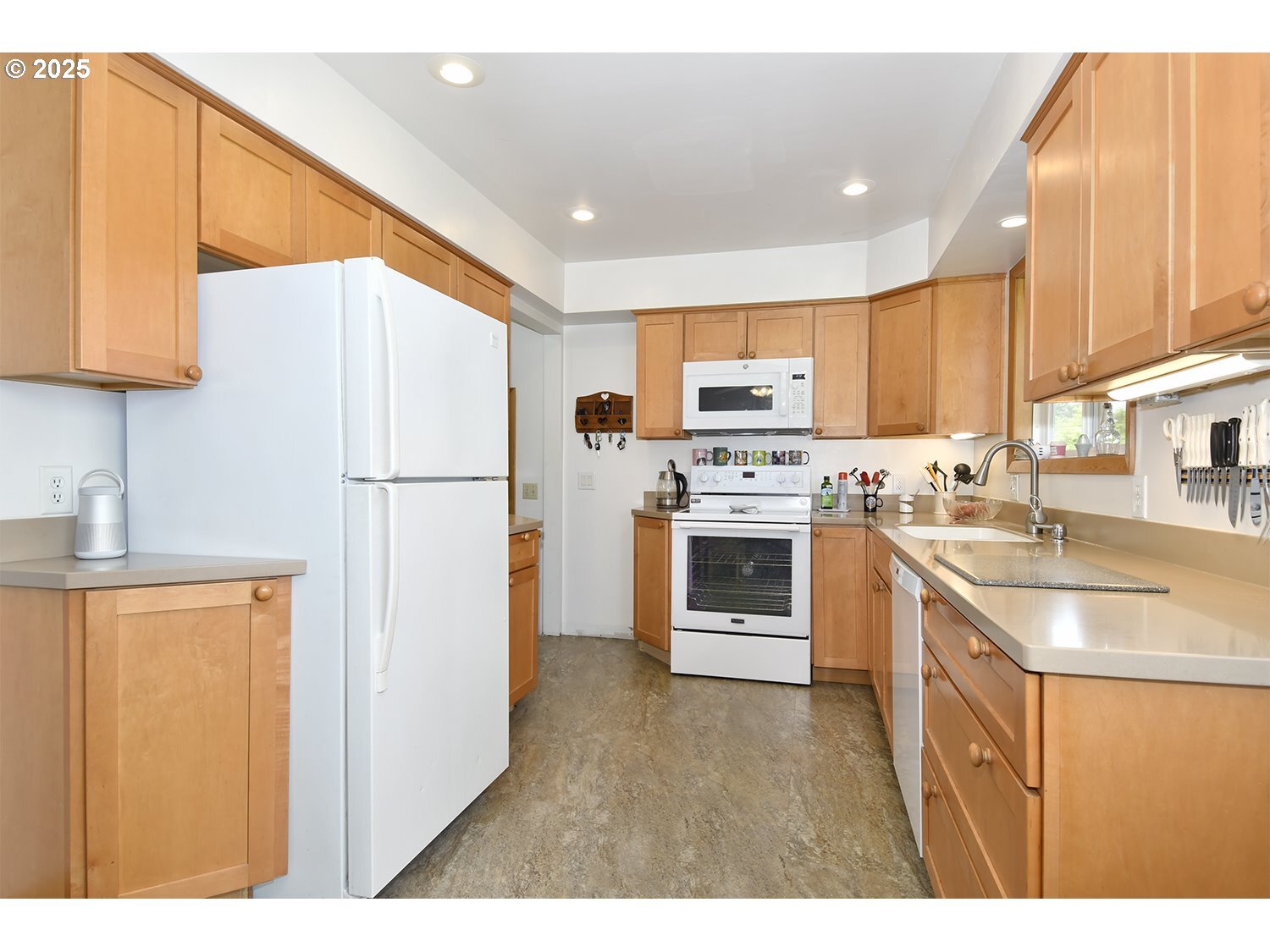 Property Photo: 15833 SE Grant St OR 97233