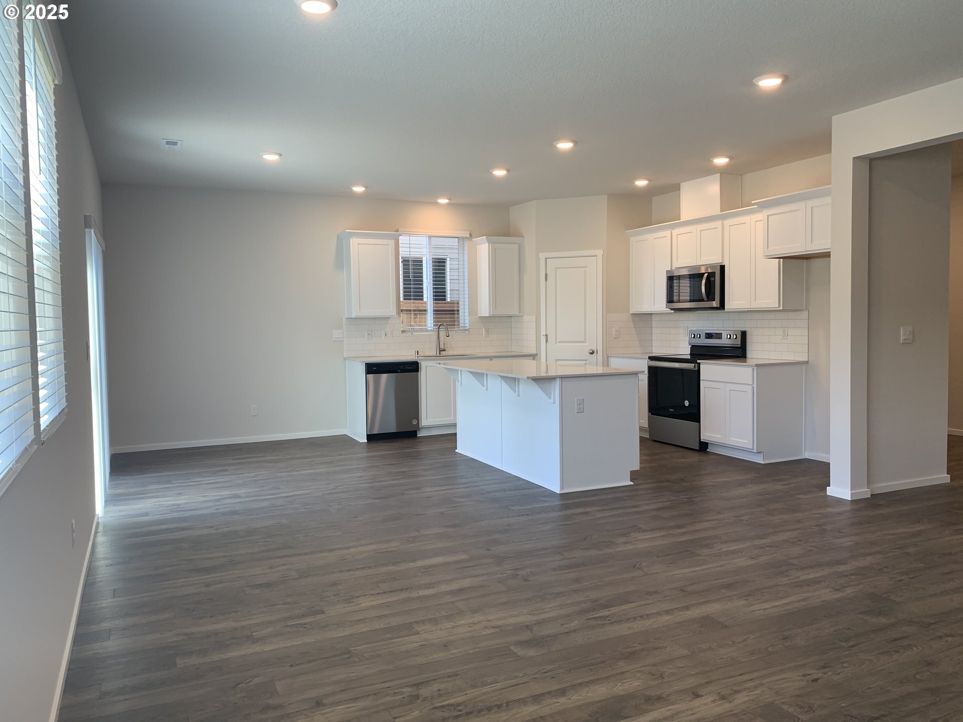 Property Photo:  4917 NE 24th Ave  WA 98663 