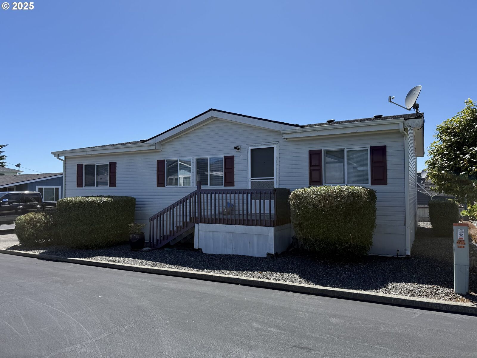 Property Photo: 98042 W Benham Ln 15 OR 97415