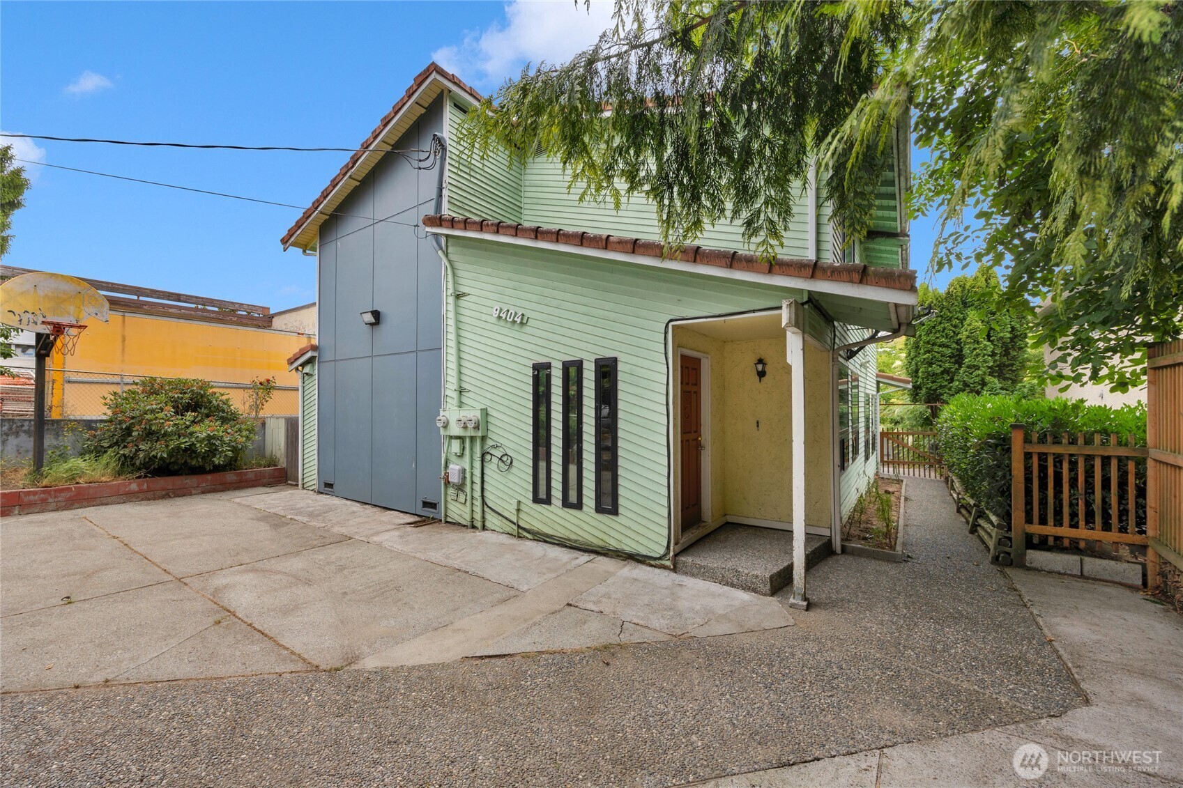 Property Photo: 9404 Stone Avenue N WA 98103